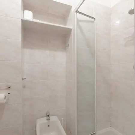 Youhosty - Ripa5 C Apartment