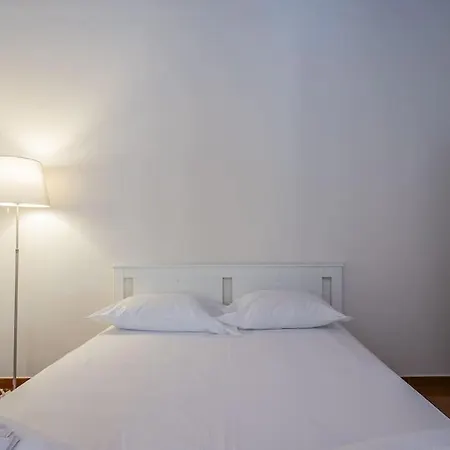 Youhosty - Ripa5 C Apartment